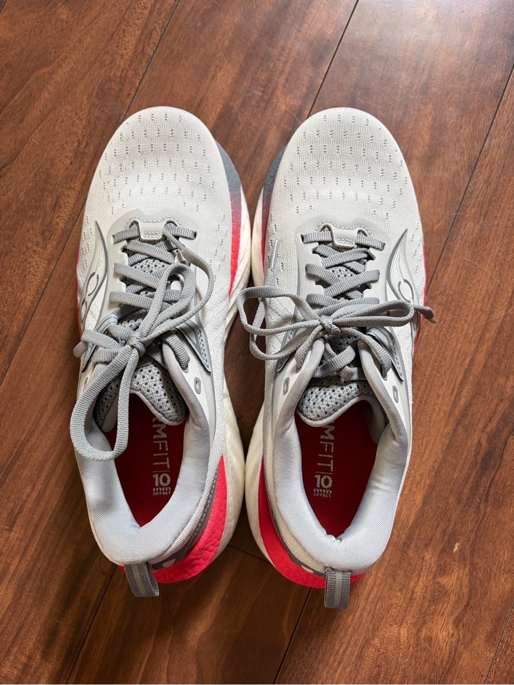 Saucony Women's Gray Triumph 22 with Pink Accents